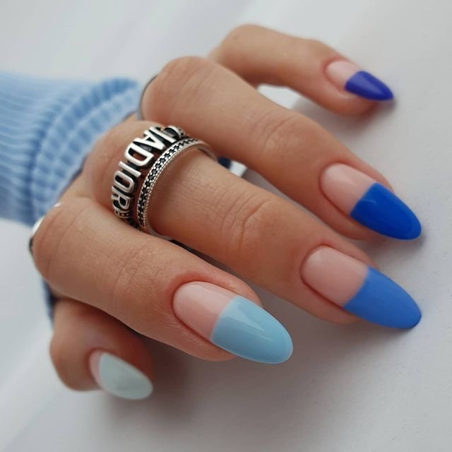 Дизайн для длинных ногтей в синих тонах