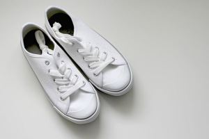 Как очистить белую подошву кроссовок, кед и слипонов