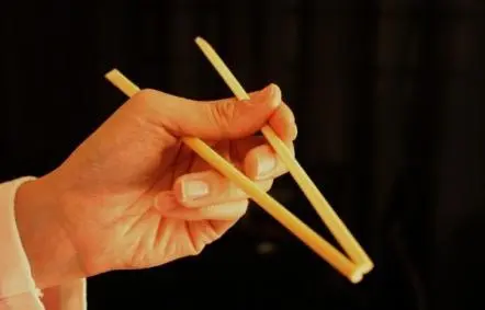 Как правильно держать китайские палочки для еды, как ими есть инструкция пошаговая на русском