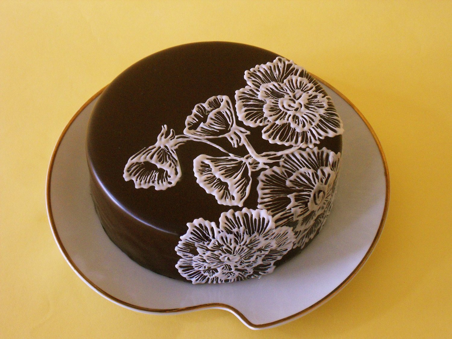 Шоколадом украшать торты пошагово